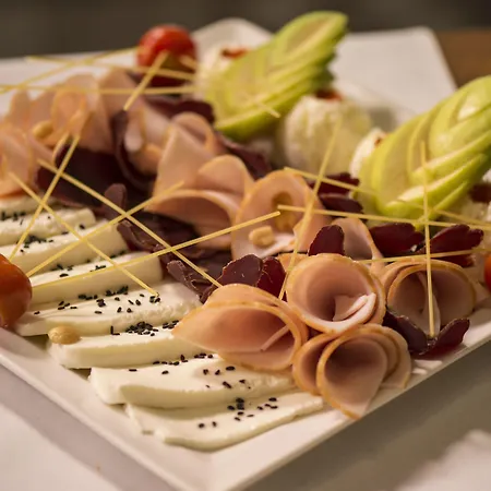 قسطنطين ذا غريت فندق 4*